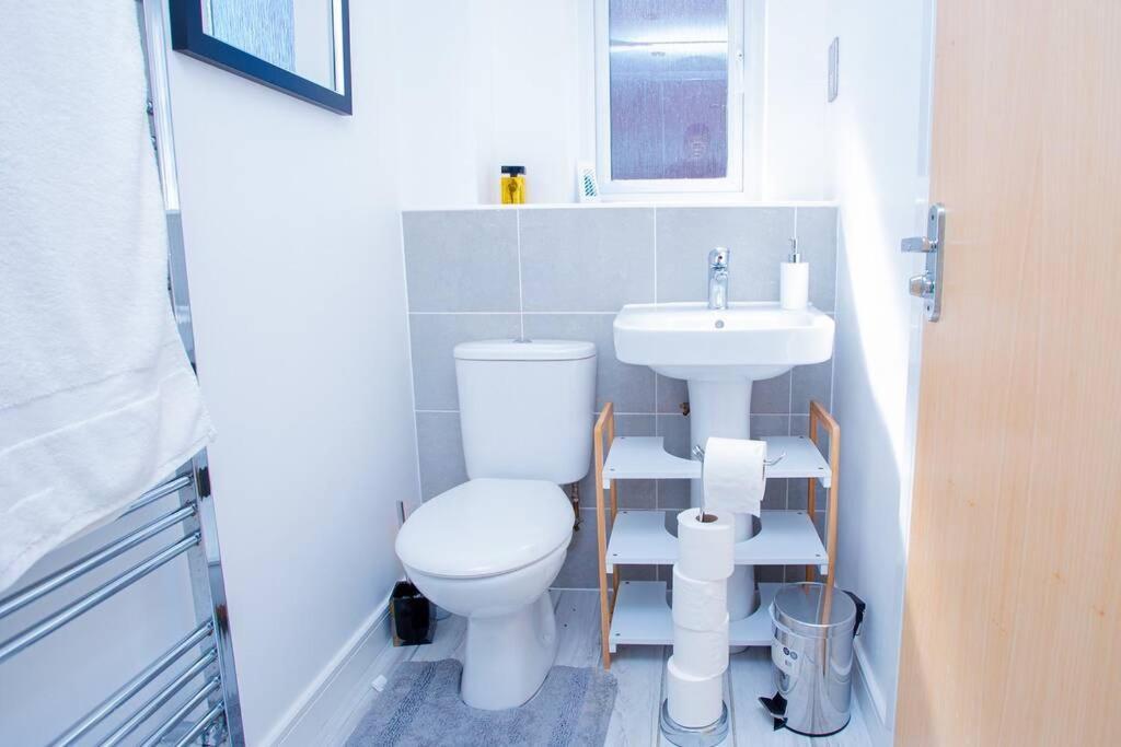 Mills Apartment - Two Bedroom En-Suite Apartment Northampton Exterior foto