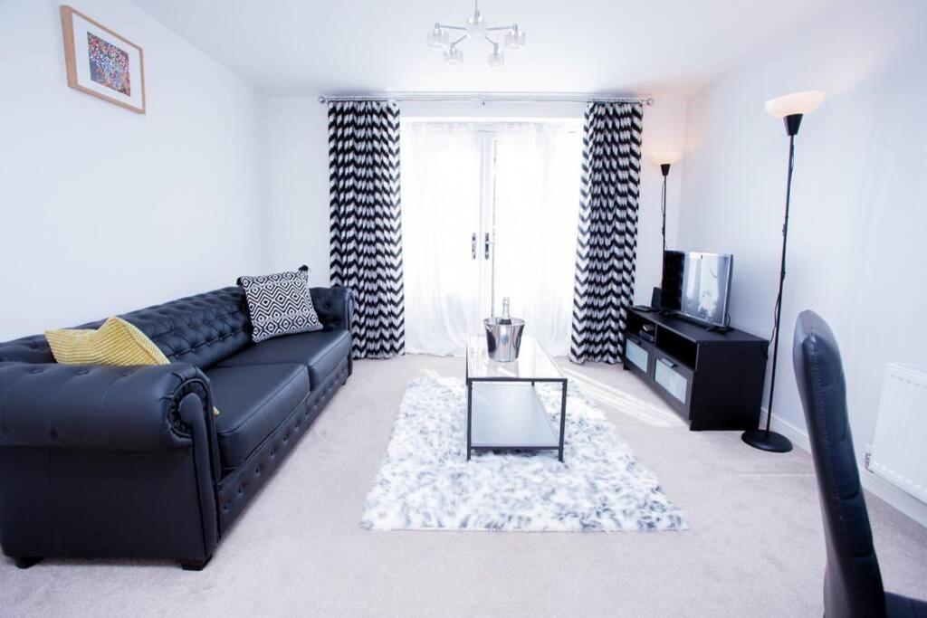 Mills Apartment - Two Bedroom En-Suite Apartment Northampton Exterior foto